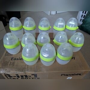 Set of ComoTomo Baby Bottles with Green Accents And Replacement Nipples